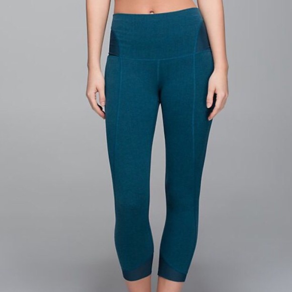 lululemon athletica Pants - Lululemon Devi yoga crop 21” Alberta Lake